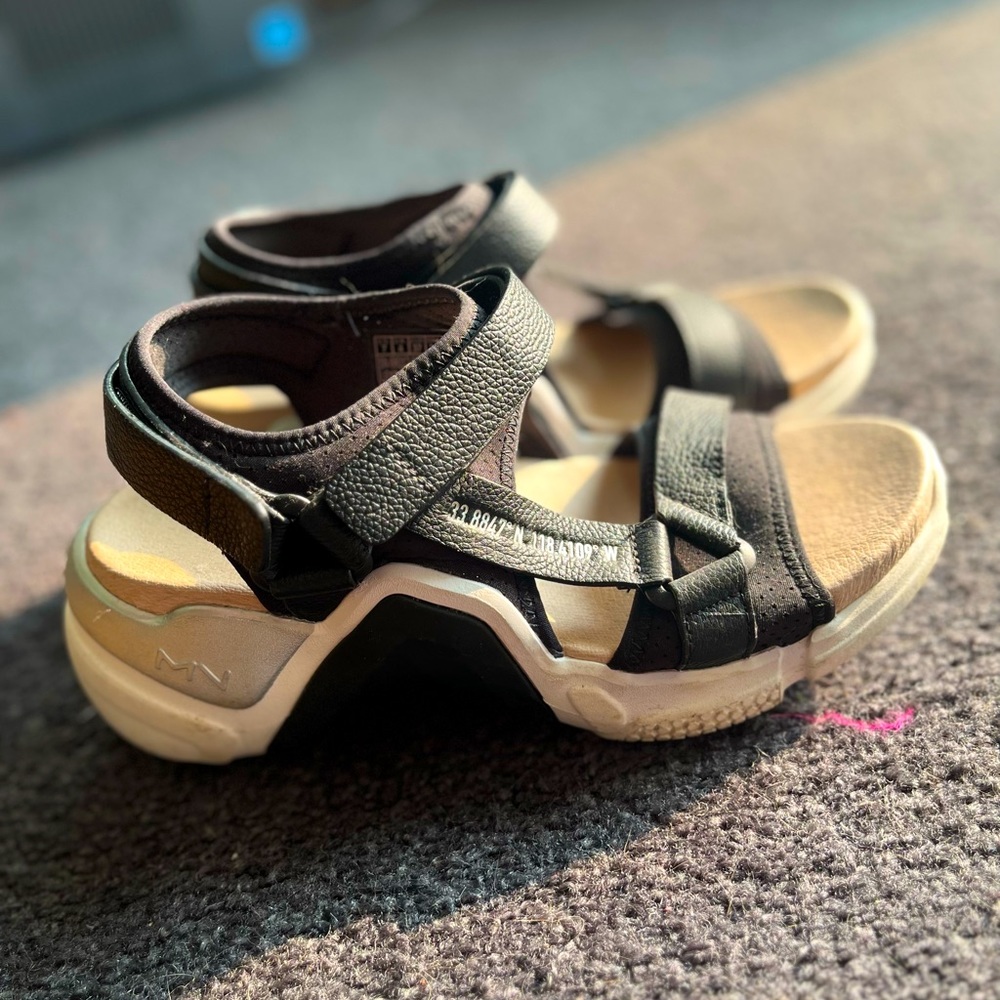 Sketchers foam platform sandals
